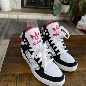 Adidas High Tops Kids size 5 (big kids) not toddler